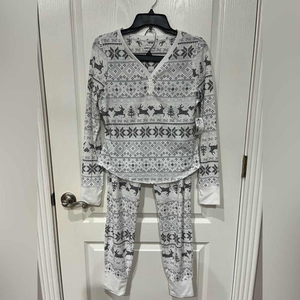 Sonoma White and Gray Women’s 2 piece Thermal Christmas Pajama Set ( NWT!!!)